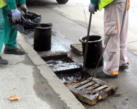 Почистват дъждоприемните шахти в Пловдив, вижте графика