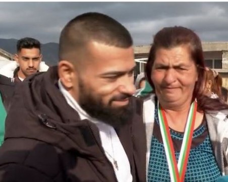 Семейството на Божидар Андреев платило тока, за да види титлата