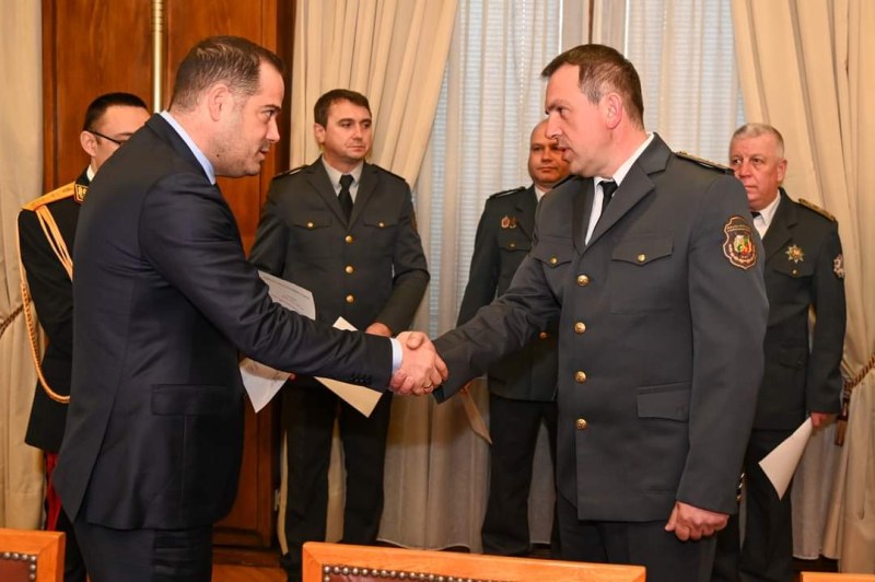 Повишиха шефа на пловдивската пожарна Васил Димов в старши комисар