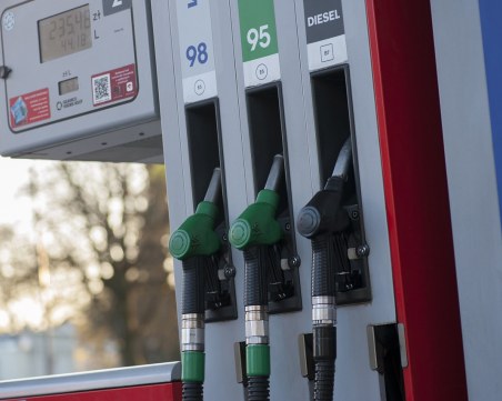 Цените на горивата отново тръгнаха нагоре, петролът гони рекорд за 2024 г