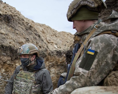 Украинската армия се изтегли от източния град Авдеевка