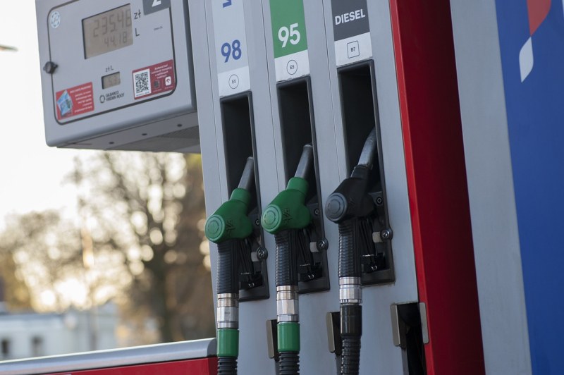 Цените на горивата отново тръгнаха нагоре, петролът гони рекорд за 2024 г