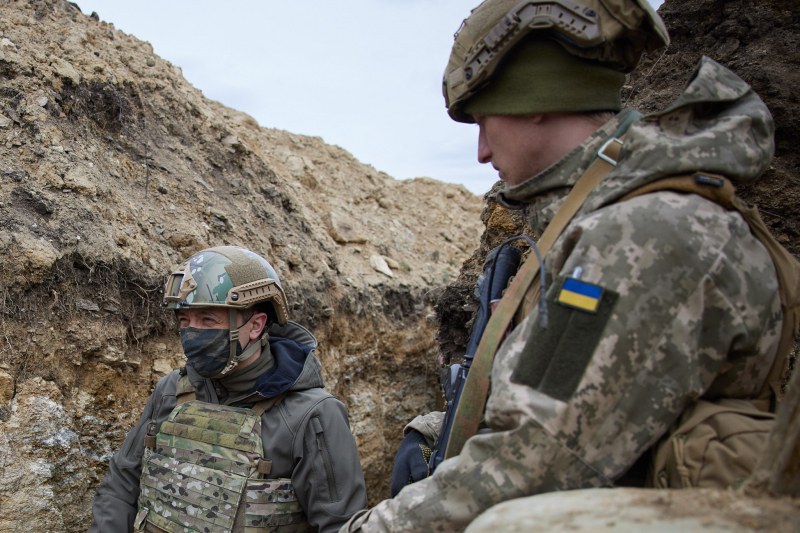 Украинската армия се изтегли от източния град Авдеевка