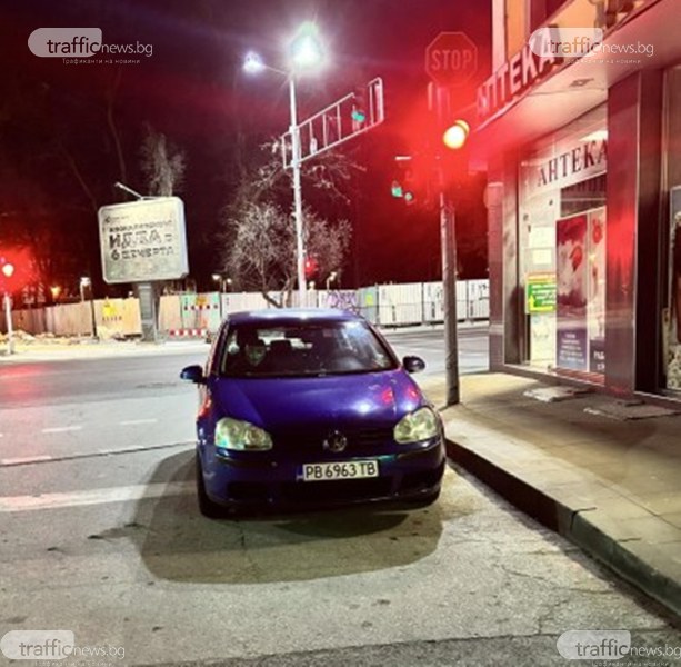 Шофьор паркира по абсурден начин в Пловдив. Става въпрос за