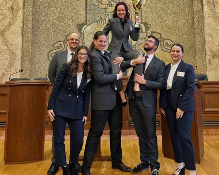 Млади юристи спечелиха престижно състезание по международно право