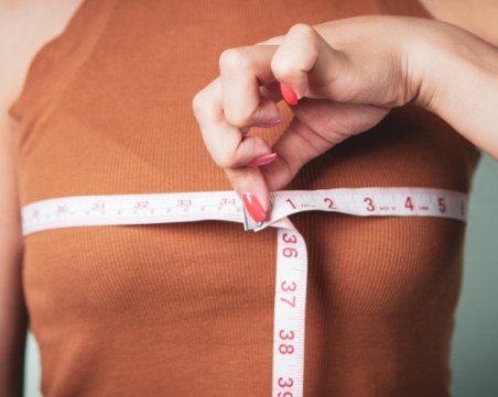 Защо женските гърди са толкова големи