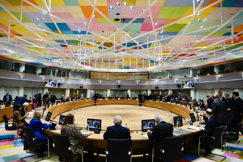 Мария Габриел в Брюксел: ЕС остава единен и солидарен с Украйна