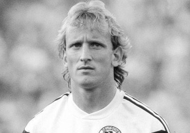 Легендарният бивш футболист на Германия Андреас Бреме е починал късно снощи вечерта на