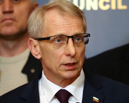 Денков ще се срещне с френския президент Еманюел Макрон в Париж