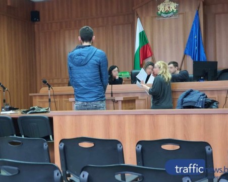 Дванайсетокласник се яви в съда, вместо да е на училище – харчил пари от чужда кредитна карта