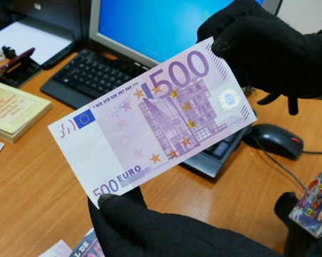 Съдът в Пловдив остави в ареста мъж и жена, пробвали да пробутат 2000 фалшиви евро в казино