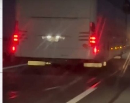 Турски автобус се движи със 130 км/ч по магистрала 