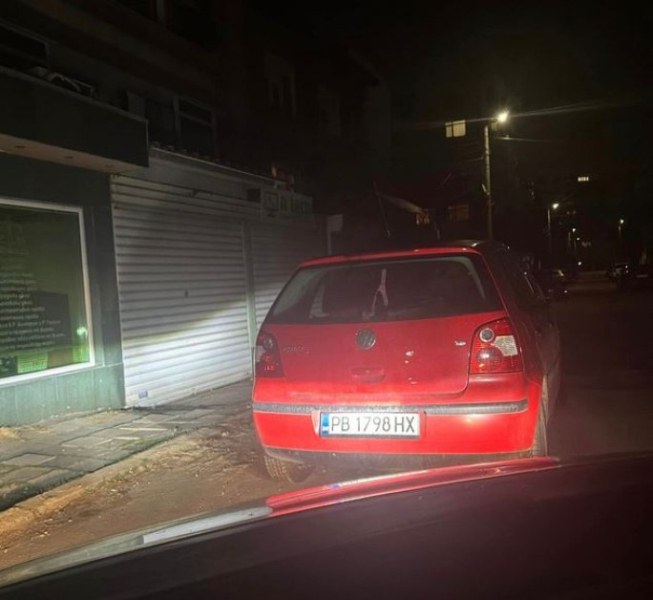 Автомобил препречи цяла улица в Пловдив