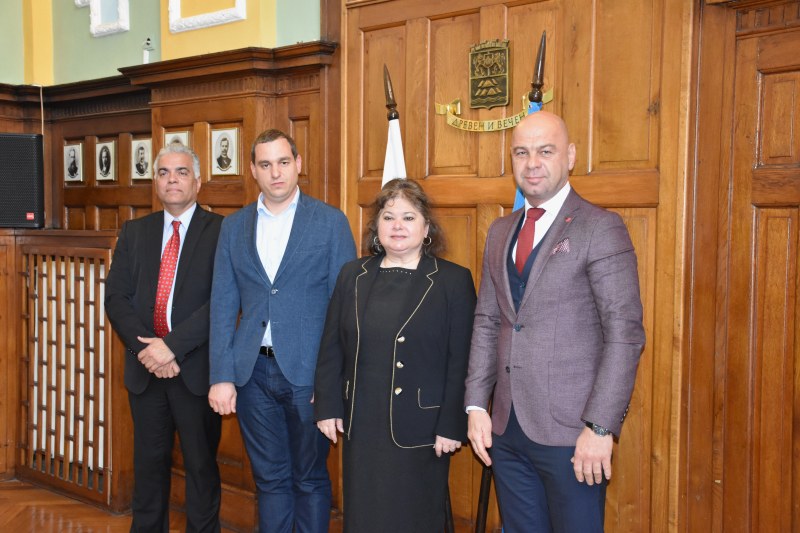 Кметът Костадин Димитров се срещна с посланика на Куба