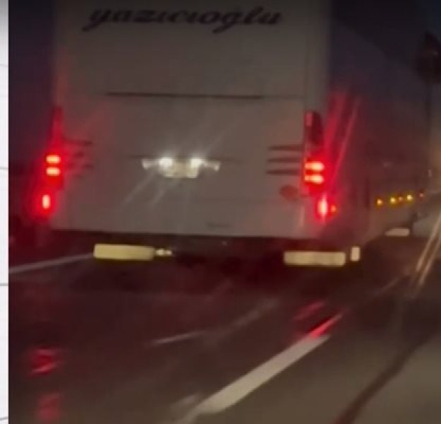 Турски автобус се движи със 130 км/ч по магистрала 