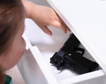 Арестуваха 9-годишно дете в САЩ, простреляло в главата мъж