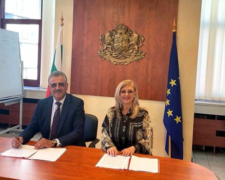 Кметът Димитър Иванов подписа договори за близо 7 и половина милиона лева с МРРБ за проекти на Община Марица