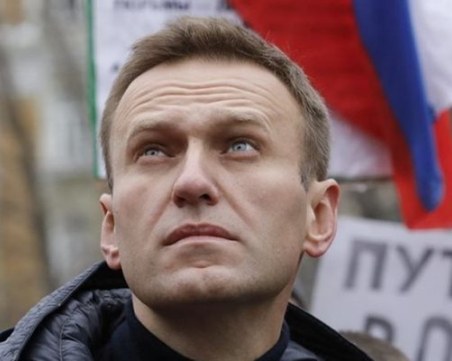 Москва разпореди да се открият всички, които полагат цветя в памет на Навални