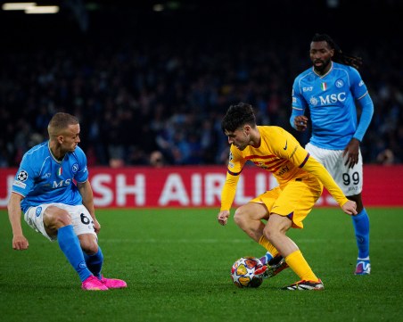 Осимен се завърна и остави Наполи в играта срещу Барселона, Порто шокира Арсенал в края