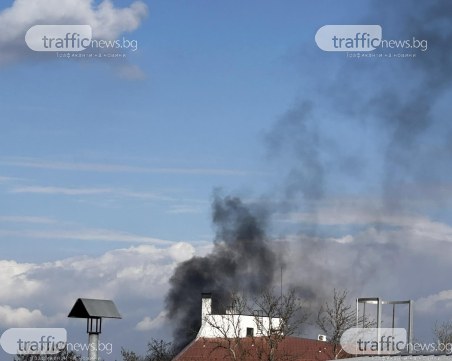 За пореден път! Черен дим се стеле над Столипиново, пловдивчани са притеснени
