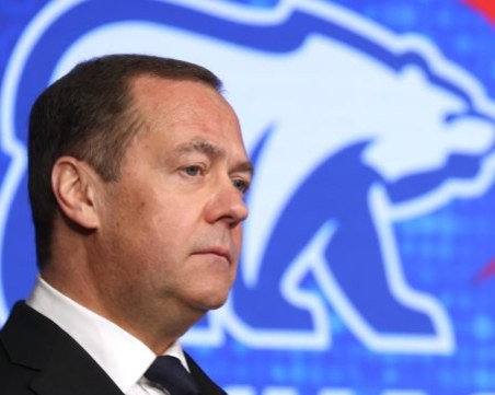 ЕК след заплахите на Медведев за Киев: Трябва да се погрижи за психиката си