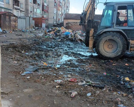 Извънредна акция за почистване в „Столипиново”, ще поставят още контейнери