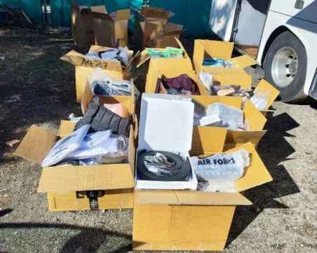 Конфискуваха близо 500 реплики на чанти и обувки от магазин в Асеновград