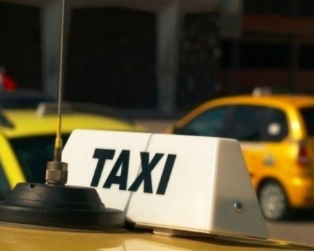 Пловдивчанин: Таксиджия ми прибра телефона, давам му срок до довечера