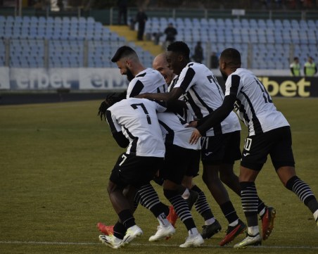 Съставите на Локомотив и Хебър