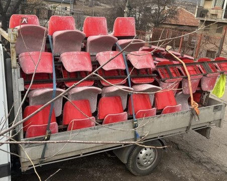 ЦСКА дари седалки на отбор от А окръжна група