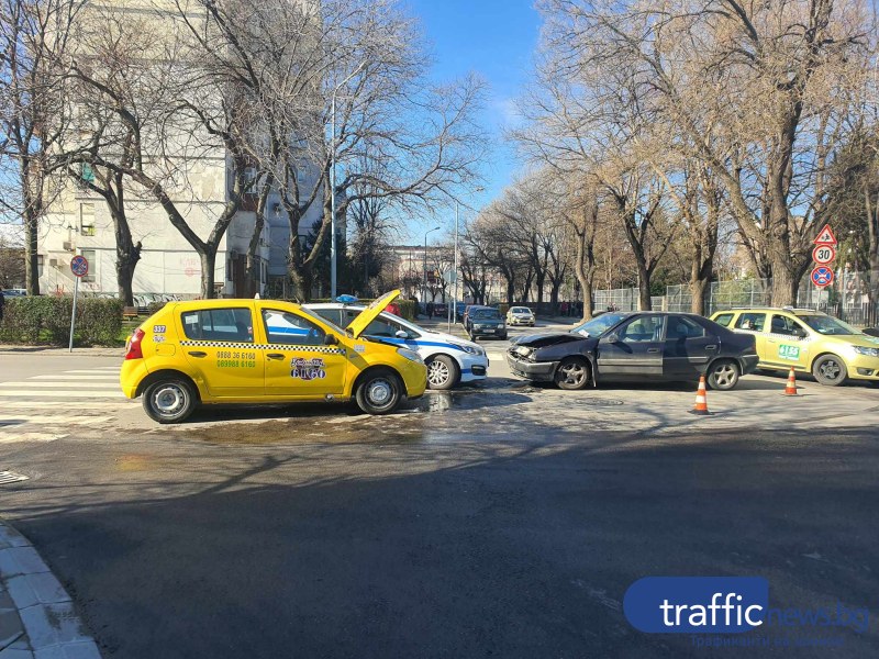 Двама пострадаха при катастрофа в Пловдив, бургазлия не спря на знак 