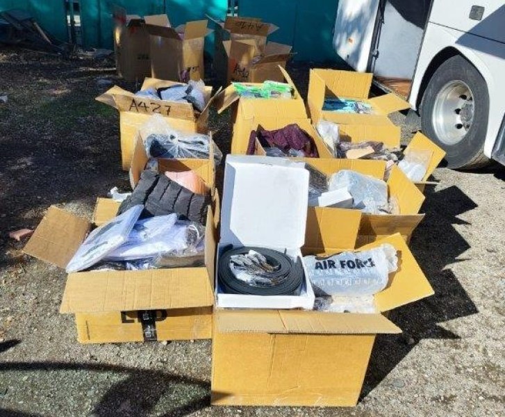 Конфискуваха близо 500 реплики на чанти и обувки от магазин в Асеновград