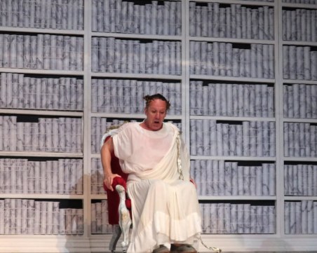 Инцидент с актьор отлага спектакъла 