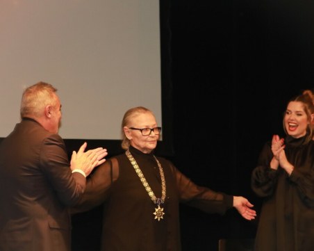 Кръстю Кръстев награди Цветана Манева със 