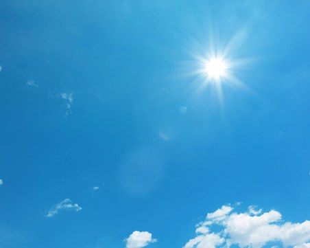 Пролетни температури в почти цялата страна през уикенда