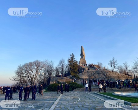 Протест и контрапротест на Альоша приключиха без конфликт
