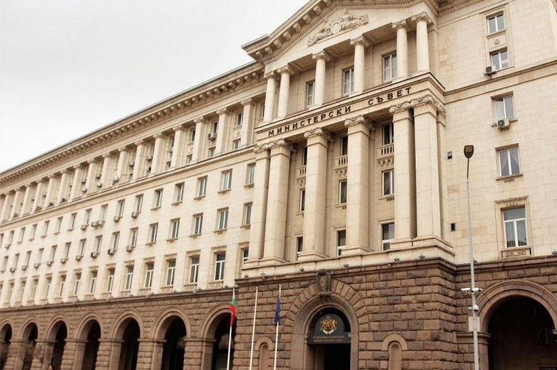 Осветяват сградата на Министерски съвет в цветовете на украинското знаме