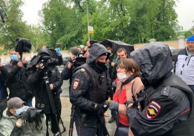 Полицията в Москва извърши днес няколко ареста включително на журналисти
