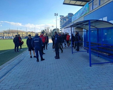 Биха футболист на Куклен в Несебър, мачът е прекратен