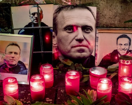 Тялото на Алексей Навални е предадено на майка му