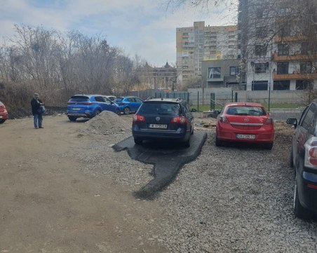 Появи се странно паркомясто в София