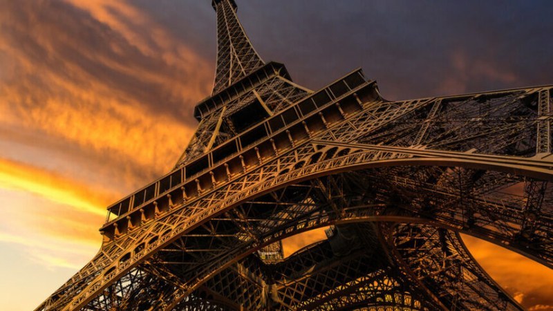 Айфеловата кула в Париж ще отвори врати отново, след като