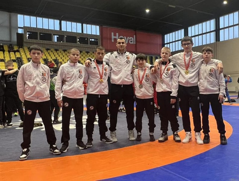 Борците на Локомотив с 4 медала от силен международен турнир в Перник