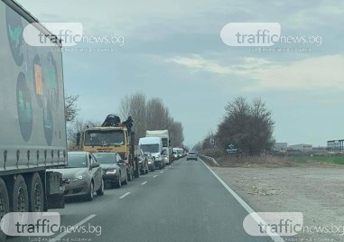 Аварирал Тир предизвика сериозно задръстване на Околовръстния път на Пловдив