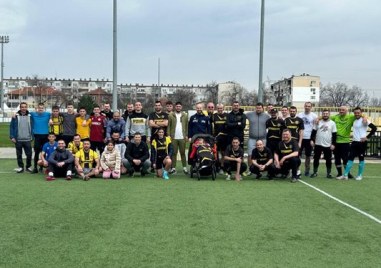 Ръководството на Ботев Пловдив негови млади футболисти и привърженици на