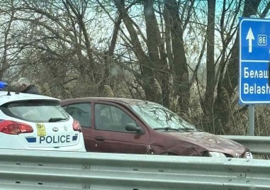 Два автомобила са се сблъскали на Околовръстното на Пловдив посока