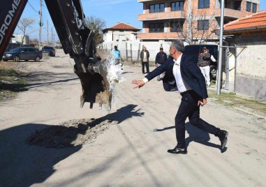 Първа копка на улица Хан Аспарух в Калековец направи кметът