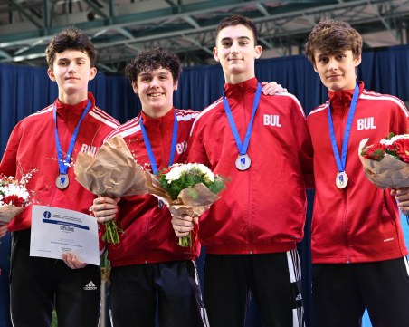 Българските фехтовачи със сребро на ЕП по фехтовка за кадети