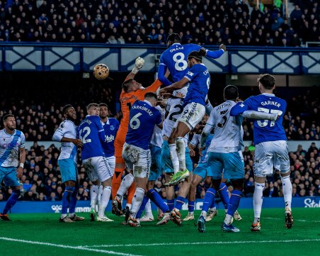 Намалиха наказанието на Евертън