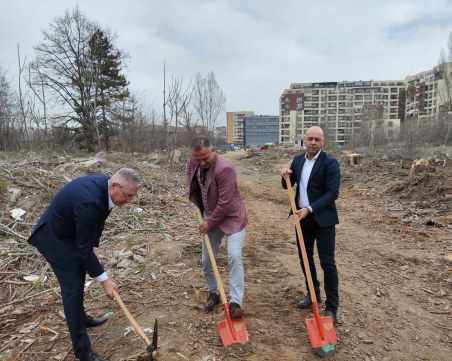 Направиха първа копка на нова улица в Пловдив, изграждат я за три месеца